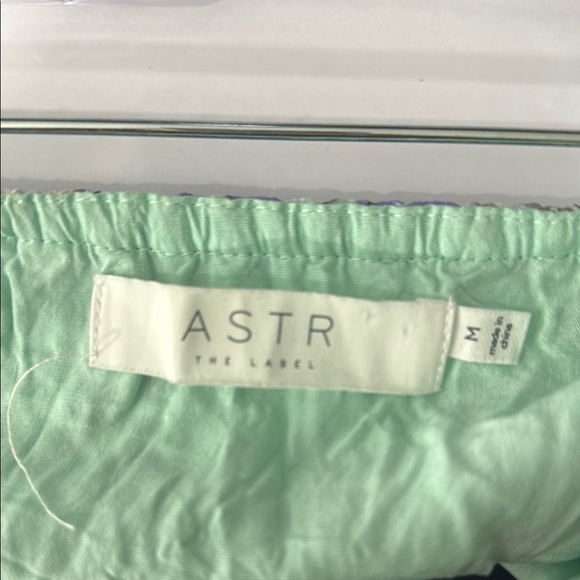 ASTR Floral Puff Sleeve Dress Size Medium - Picture 2 of 9